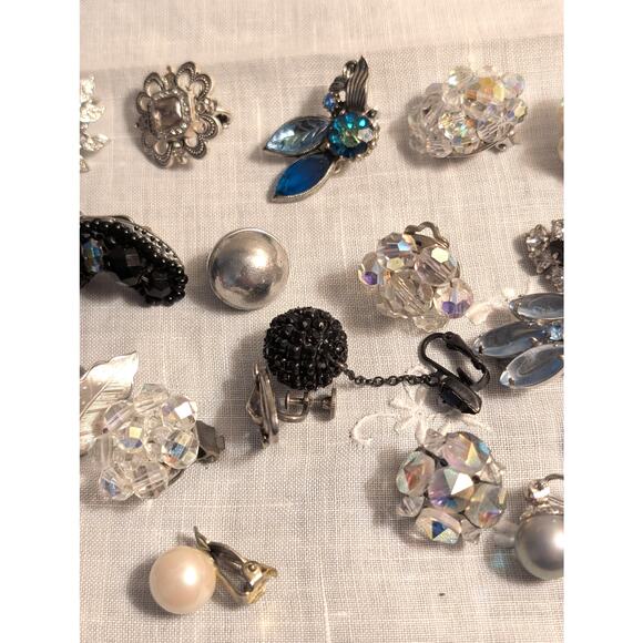 Lot of Vintage Silver Tone Clip On Screw On Single Earrings - Picture 6 of 7